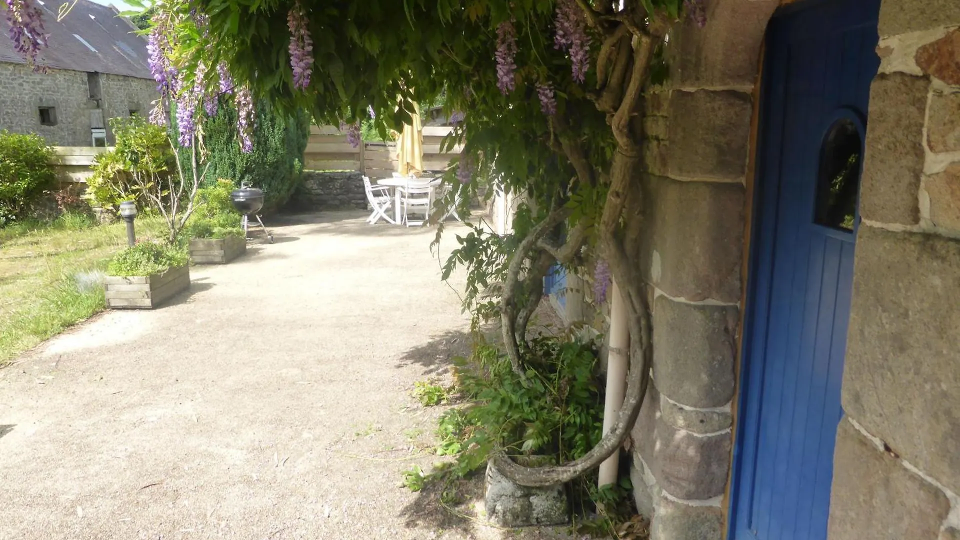 Holiday home Longere Entre Mer Et Campagne Avec Piscine Pluguffan